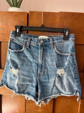 Abercrombie & Fitch high rise 4” shorts